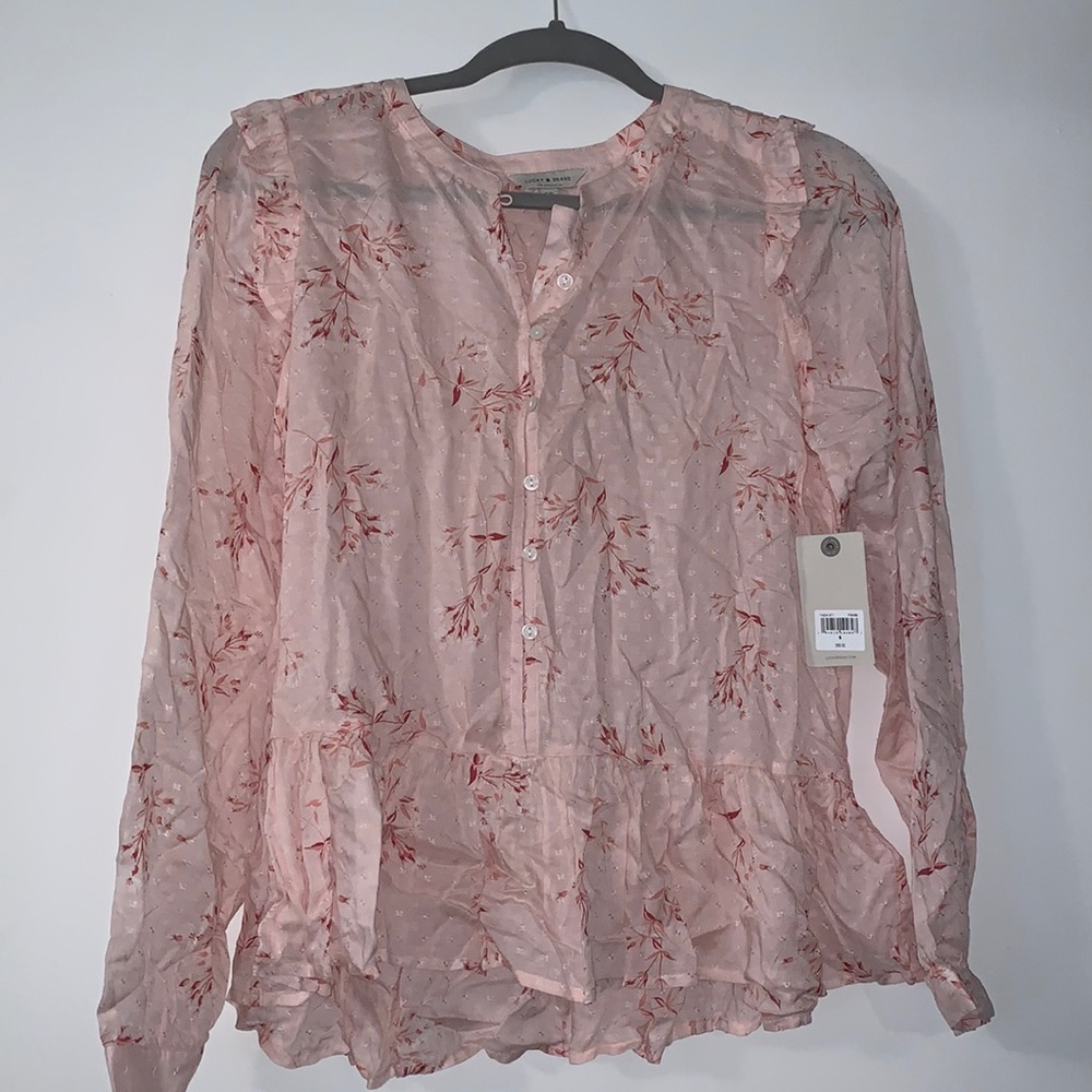 Loove this top! Hate to sell it but need to make room for my postpartum wardrobe